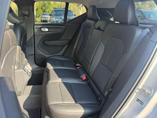 2025 Volvo XC40 B5 AWD Plus Bright Theme - 22954438 - 8