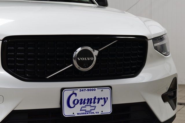 2025 Volvo XC40 B5 AWD Plus Dark Theme - 22953540 - 10