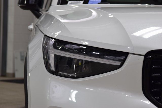 2025 Volvo XC40 B5 AWD Plus Dark Theme - 22953540 - 11