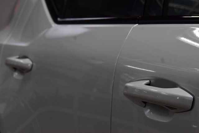 2025 Volvo XC40 B5 AWD Plus Dark Theme - 22953540 - 16