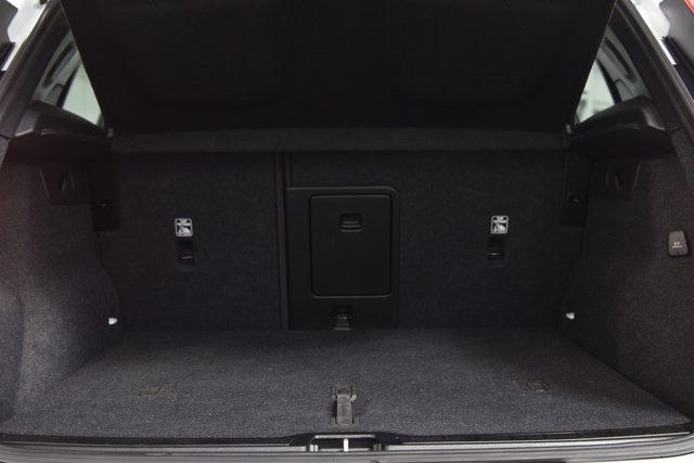 2025 Volvo XC40 B5 AWD Plus Dark Theme - 22953540 - 22