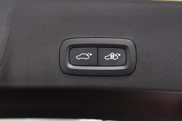 2025 Volvo XC40 B5 AWD Plus Dark Theme - 22953540 - 23