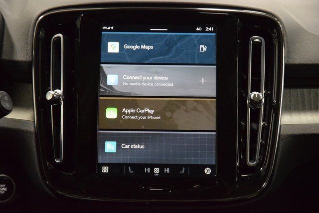 2025 Volvo XC40 B5 AWD Plus Dark Theme - 22953540 - 29