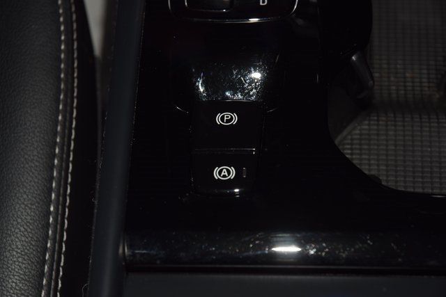 2025 Volvo XC40 B5 AWD Plus Dark Theme - 22953540 - 31