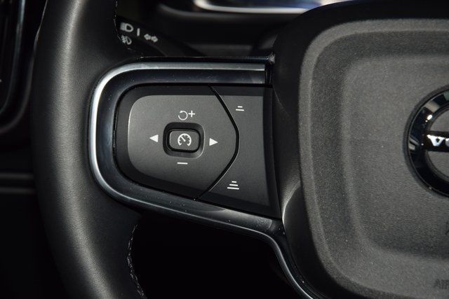 2025 Volvo XC40 B5 AWD Plus Dark Theme - 22953540 - 35