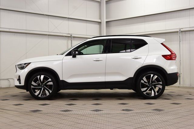 2025 Volvo XC40 B5 AWD Plus Dark Theme - 22953540 - 3