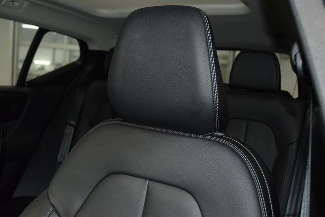 2025 Volvo XC40 B5 AWD Plus Dark Theme - 22953540 - 39