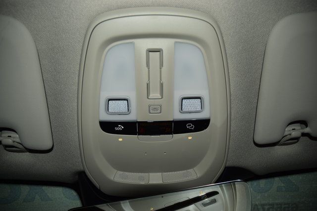 2025 Volvo XC40 B5 AWD Plus Dark Theme - 22953540 - 47