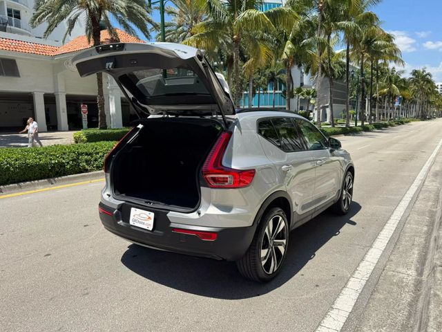 2025 Volvo XC40 B5 AWD Plus Dark Theme - 22848517 - 10