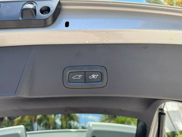 2025 Volvo XC40 B5 AWD Plus Dark Theme - 22848517 - 11