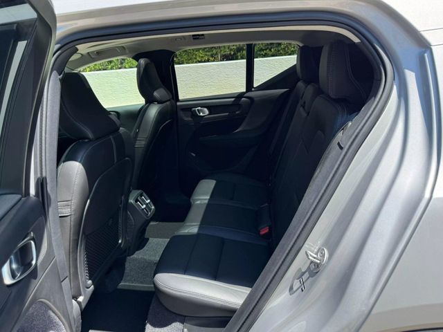 2025 Volvo XC40 B5 AWD Plus Dark Theme - 22848517 - 14