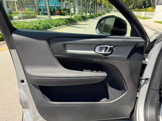 2025 Volvo XC40 B5 AWD Plus Dark Theme - 22848517 - 17