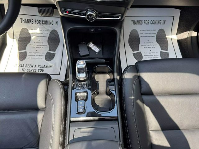 2025 Volvo XC40 B5 AWD Plus Dark Theme - 22848517 - 24