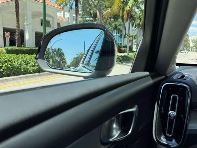 2025 Volvo XC40 B5 AWD Plus Dark Theme - 22848517 - 30