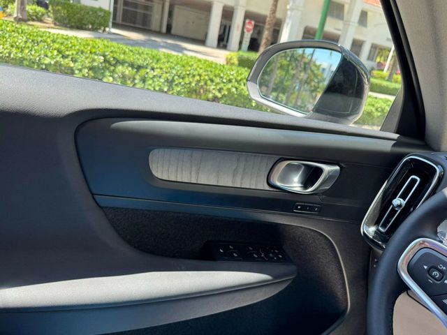 2025 Volvo XC40 B5 AWD Plus Dark Theme - 22848517 - 33