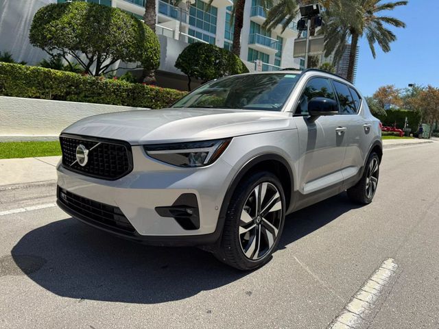 2025 Volvo XC40 B5 AWD Plus Dark Theme - 22848517 - 3