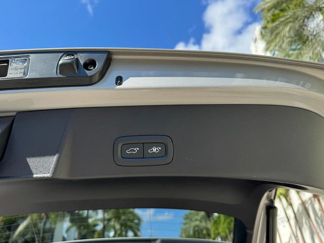 2025 Volvo XC40 B5 AWD Plus Dark Theme - 22941302 - 11