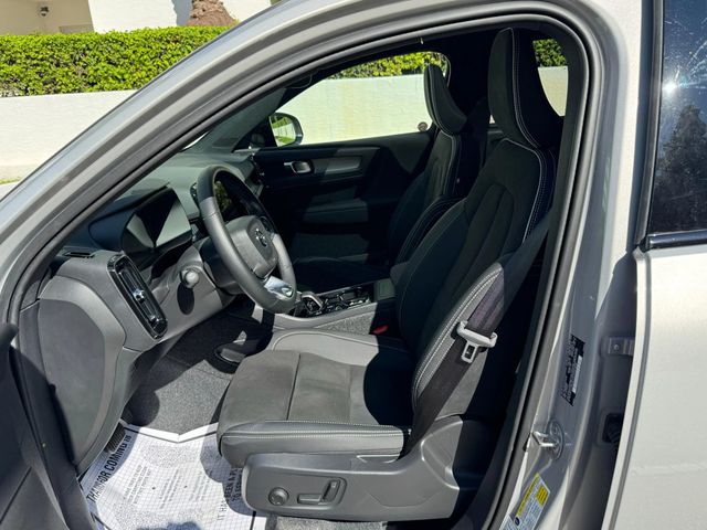 2025 Volvo XC40 B5 AWD Plus Dark Theme - 22941302 - 13