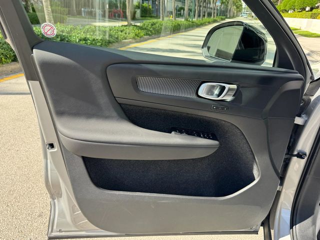 2025 Volvo XC40 B5 AWD Plus Dark Theme - 22941302 - 18