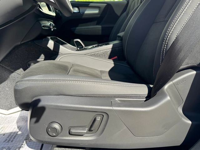 2025 Volvo XC40 B5 AWD Plus Dark Theme - 22941302 - 20