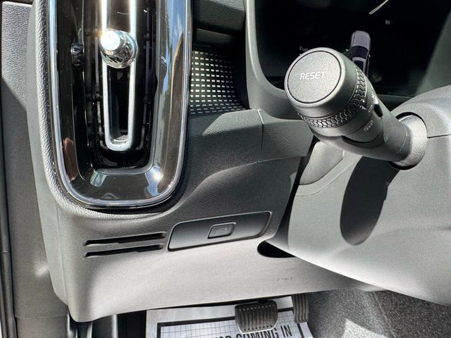 2025 Volvo XC40 B5 AWD Plus Dark Theme - 22941302 - 22