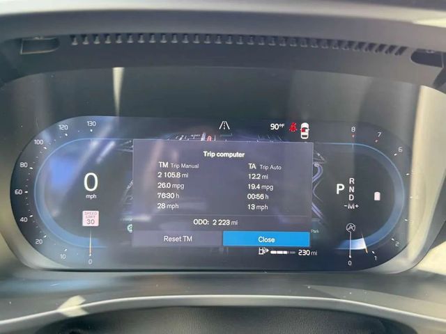 2025 Volvo XC40 B5 AWD Plus Dark Theme - 22941302 - 27