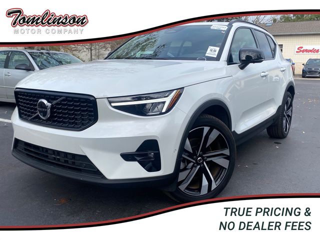 2025 Volvo XC40 B5 AWD Plus Dark Theme - 22968493 - 0
