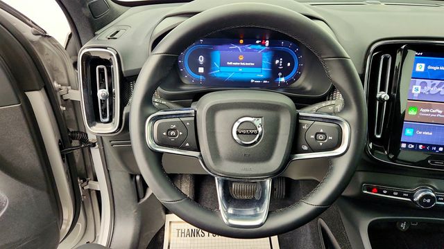 2025 Volvo XC40 B5 AWD Plus Dark Theme - 22965603 - 13