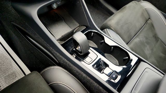 2025 Volvo XC40 B5 AWD Plus Dark Theme - 22965603 - 16