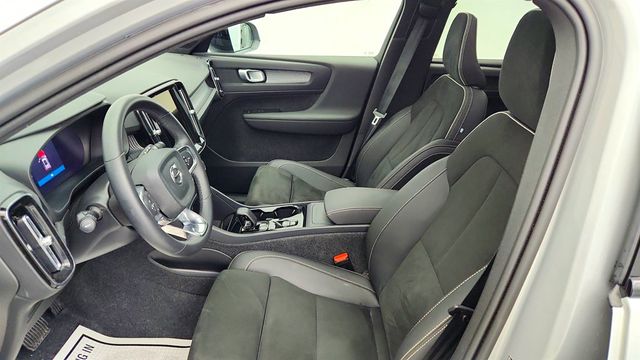 2025 Volvo XC40 B5 AWD Plus Dark Theme - 22965603 - 21