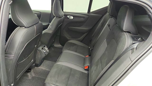 2025 Volvo XC40 B5 AWD Plus Dark Theme - 22965603 - 22