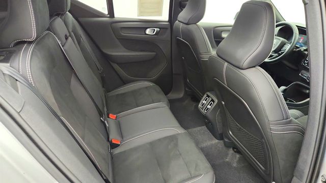 2025 Volvo XC40 B5 AWD Plus Dark Theme - 22965603 - 24