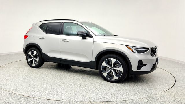 2025 Volvo XC40 B5 AWD Plus Dark Theme - 22965603 - 2