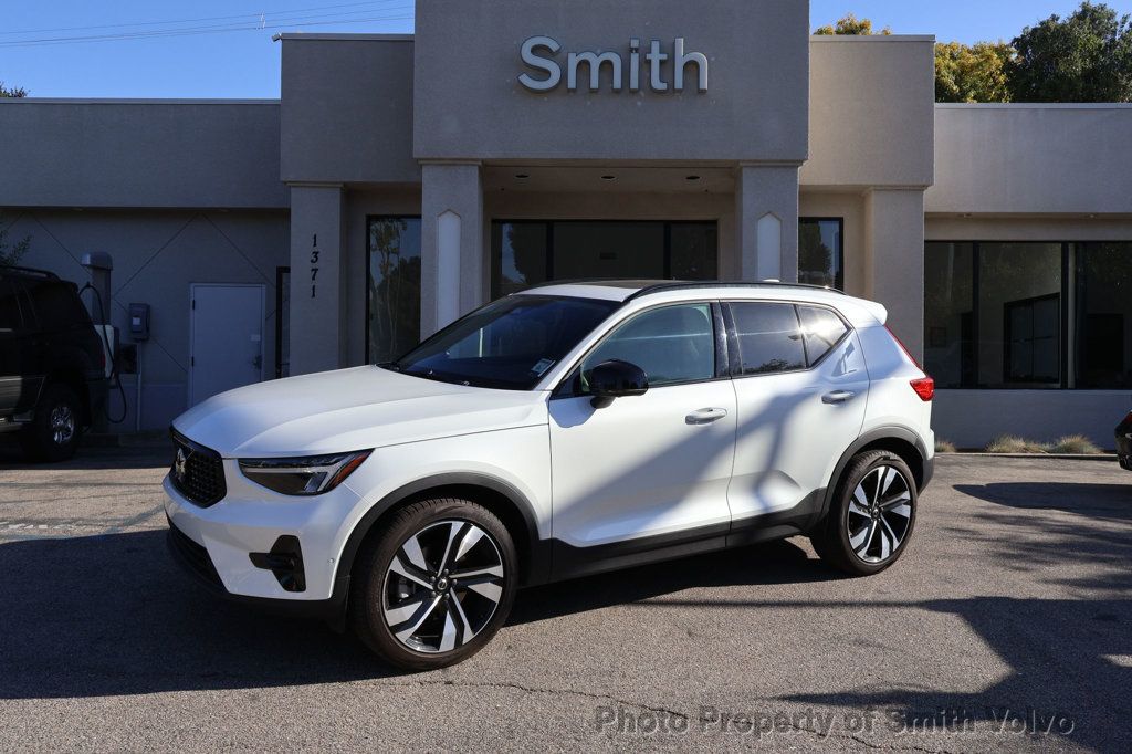 2025 Volvo XC40 B5 AWD Plus Dark Theme - 22940220 | Video 1