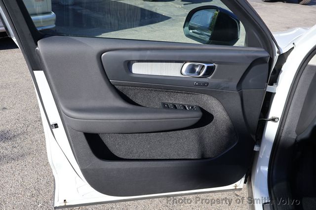 2025 Volvo XC40 B5 AWD Plus Dark Theme - 22940220 - 10