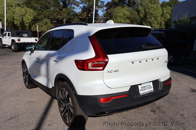 2025 Volvo XC40 B5 AWD Plus Dark Theme - 22940220 - 2