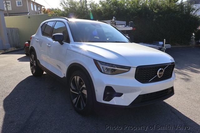 2025 Volvo XC40 B5 AWD Plus Dark Theme - 22940220 - 6