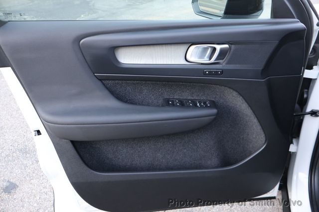 2025 Volvo XC40 B5 AWD Plus Dark Theme - 22943911 - 9