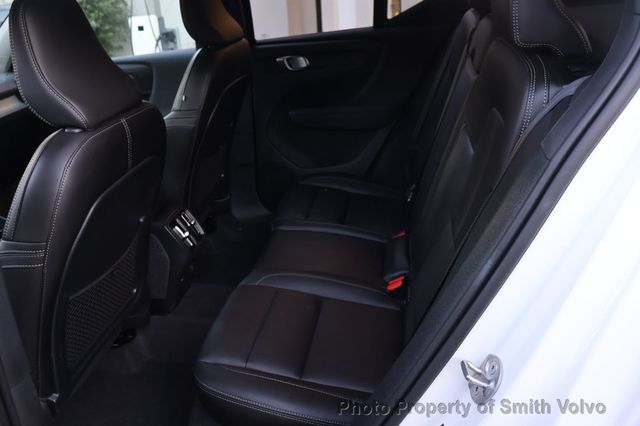 2025 Volvo XC40 B5 AWD Plus Dark Theme - 22943911 - 10