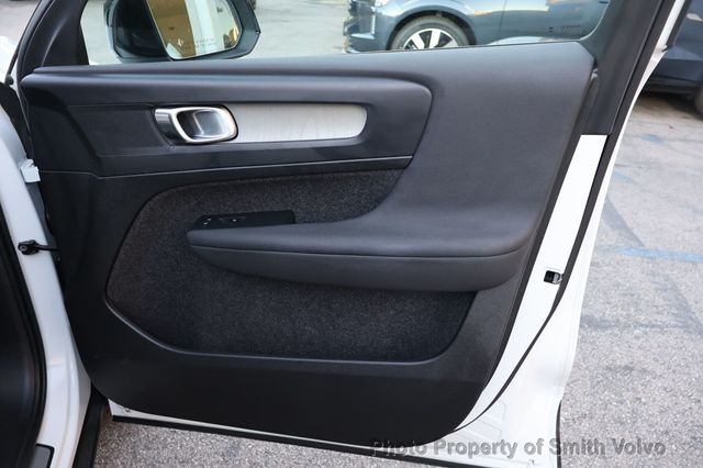 2025 Volvo XC40 B5 AWD Plus Dark Theme - 22943911 - 15