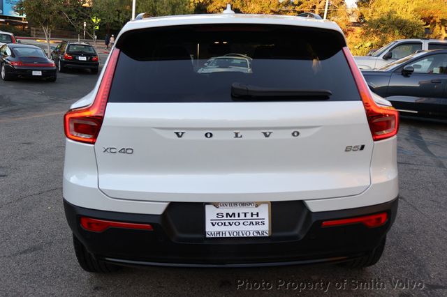 2025 Volvo XC40 B5 AWD Plus Dark Theme - 22943911 - 2