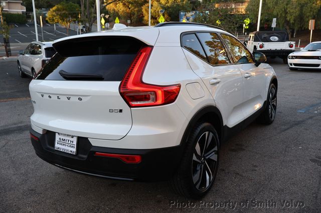 2025 Volvo XC40 B5 AWD Plus Dark Theme - 22943911 - 3