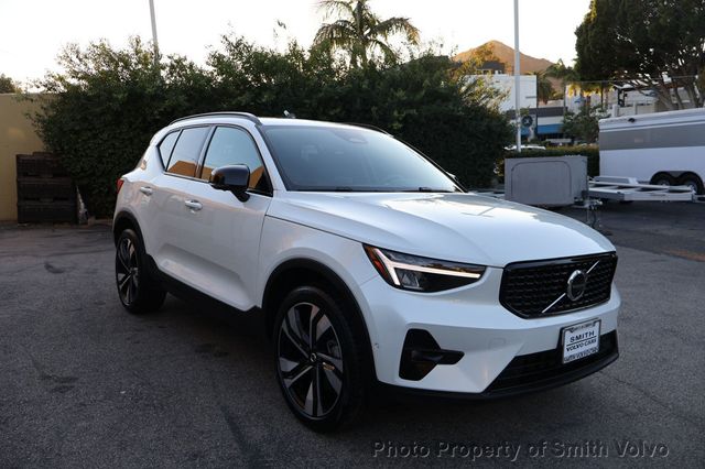 2025 Volvo XC40 B5 AWD Plus Dark Theme - 22943911 - 5