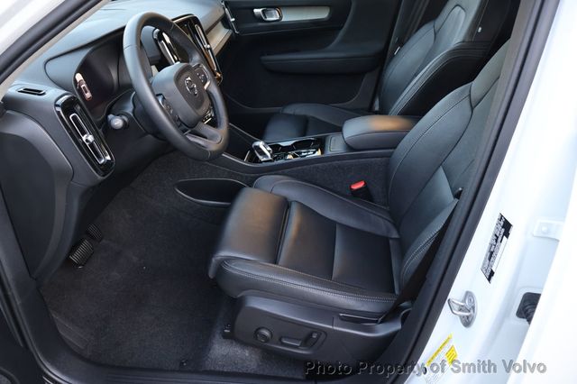 2025 Volvo XC40 B5 AWD Plus Dark Theme - 22943911 - 7