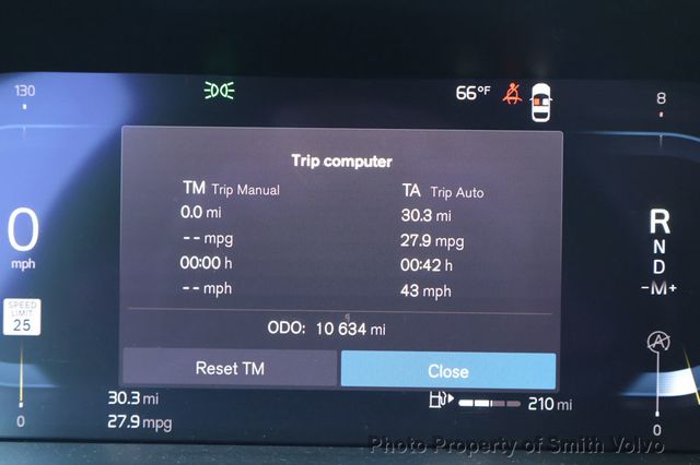 2025 Volvo XC40 B5 AWD Plus Dark Theme - 22959829 - 10