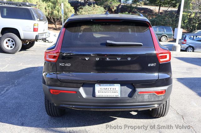 2025 Volvo XC40 B5 AWD Plus Dark Theme - 22959829 - 3