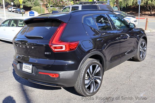 2025 Volvo XC40 B5 AWD Plus Dark Theme - 22959829 - 4