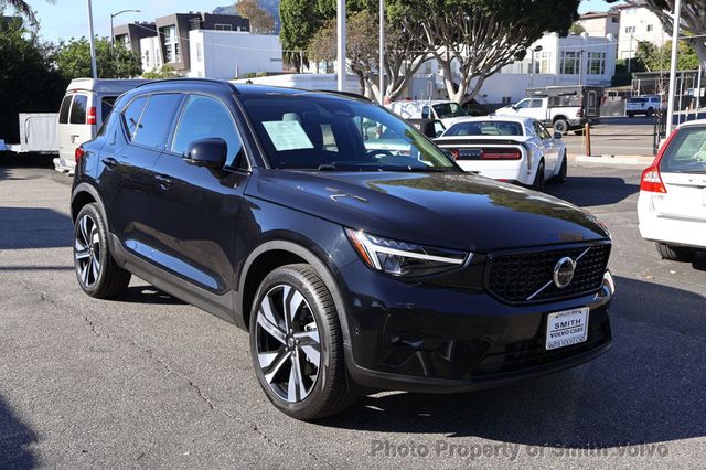 2025 Volvo XC40 B5 AWD Plus Dark Theme - 22959829 - 6