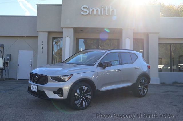 2025 Volvo XC40 B5 AWD Plus Dark Theme - 22961952 - 0
