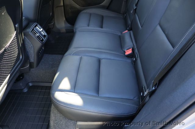 2025 Volvo XC40 B5 AWD Plus Dark Theme - 22961952 - 10
